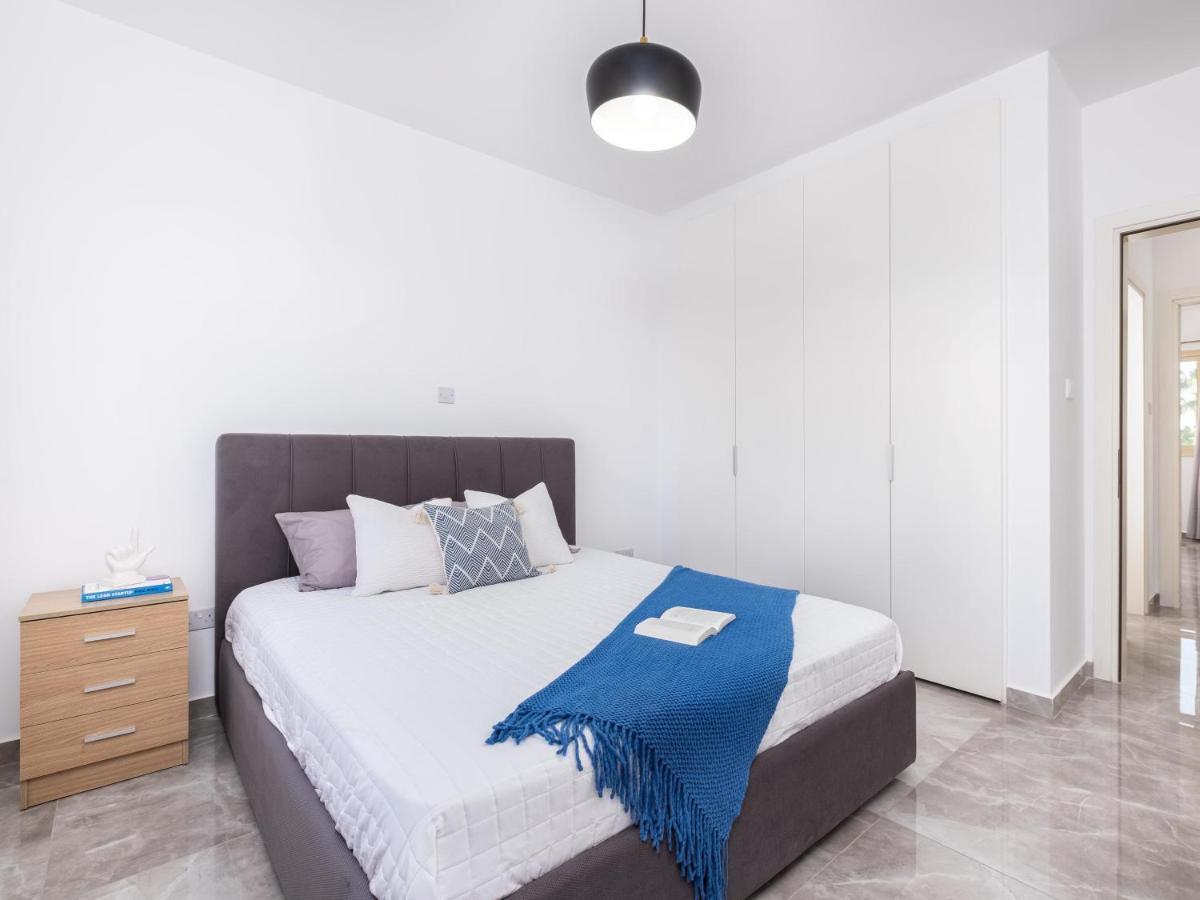 Paradise Palms, 2bed W Pool Μανδριά